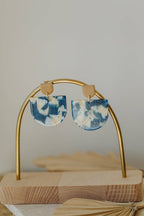 MELA -Ausdrucksstarke Statement Ohrringe in Blau & Beige