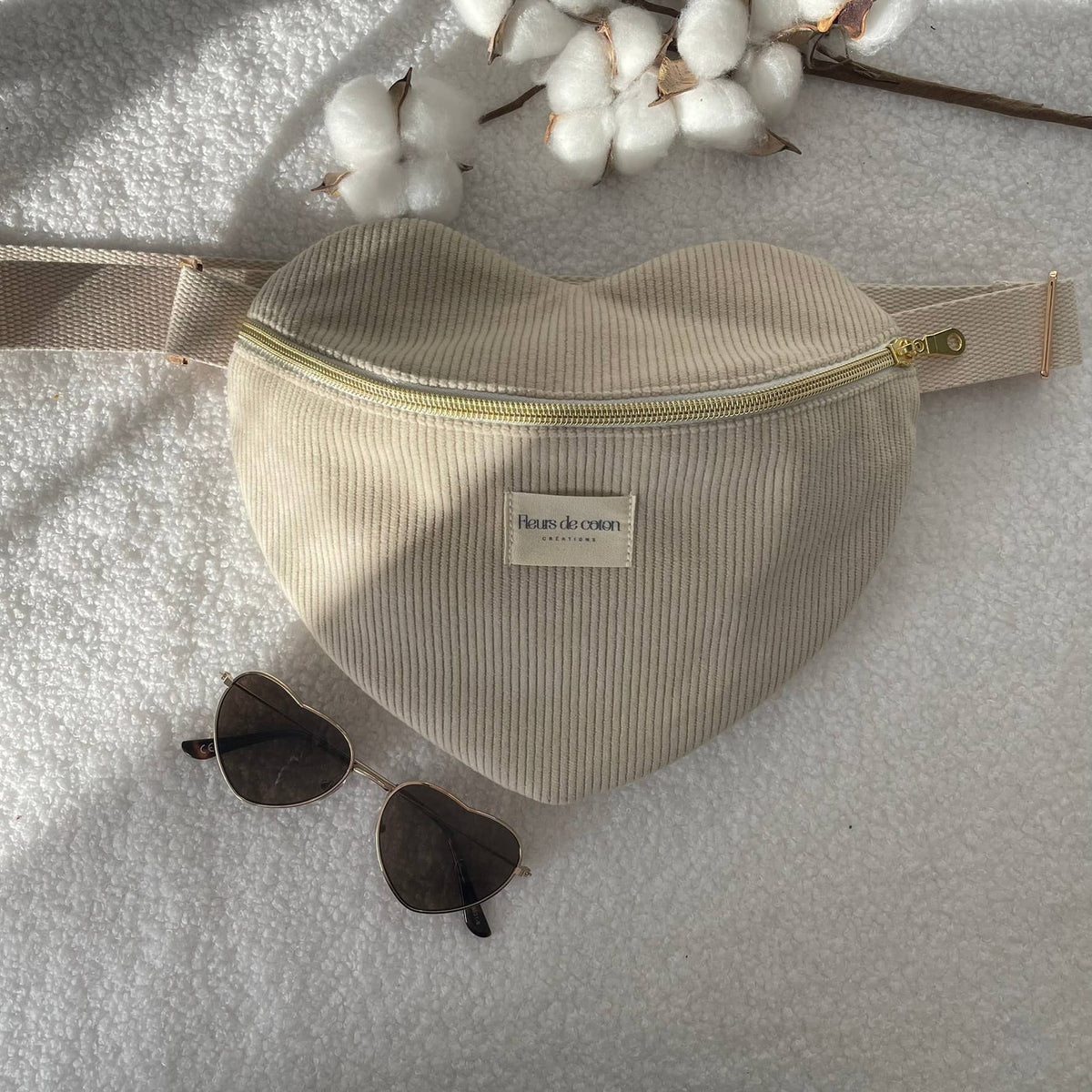 Gürteltasche mit Herz: Beige