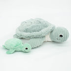 LES PTIPOTOS - 30CM MUM&BABY TURTLE PLÜSCH MINT