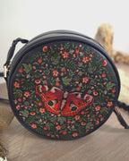 FABLE England Runde Tasche mit Schmetterlingsmotiv Chloe
