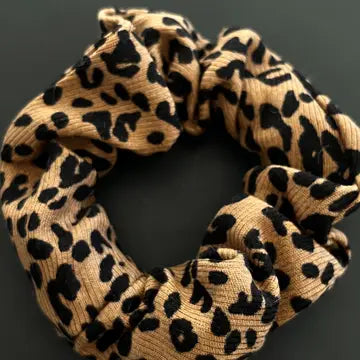 Handmade Scrunchie mit Leopardendruck