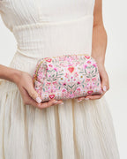 FABLE England Penelope Pinke Kosmetiktasche mit floralem Herzmotiv