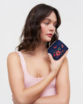 FABLE England Kleine Navy Floral Samt-Geldbörse