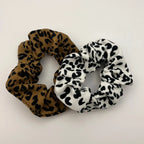 Handmade Scrunchie mit Leopardendruck weiß