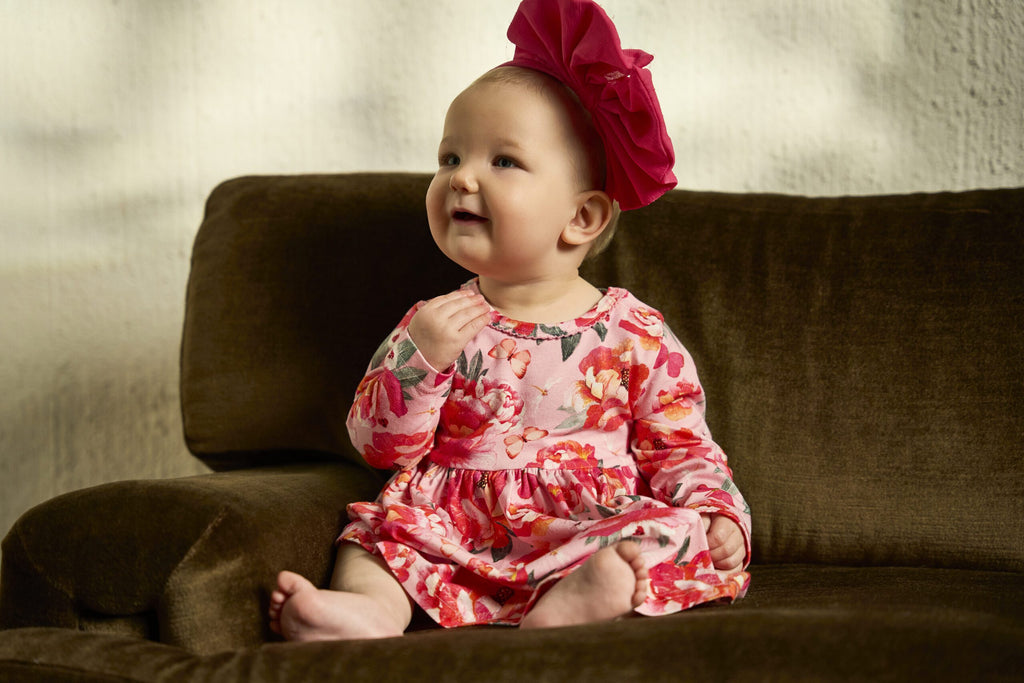 Baby Bodysuit Peonies Pfingstrosenkleid mit integriertem Body von Ma-ia Family