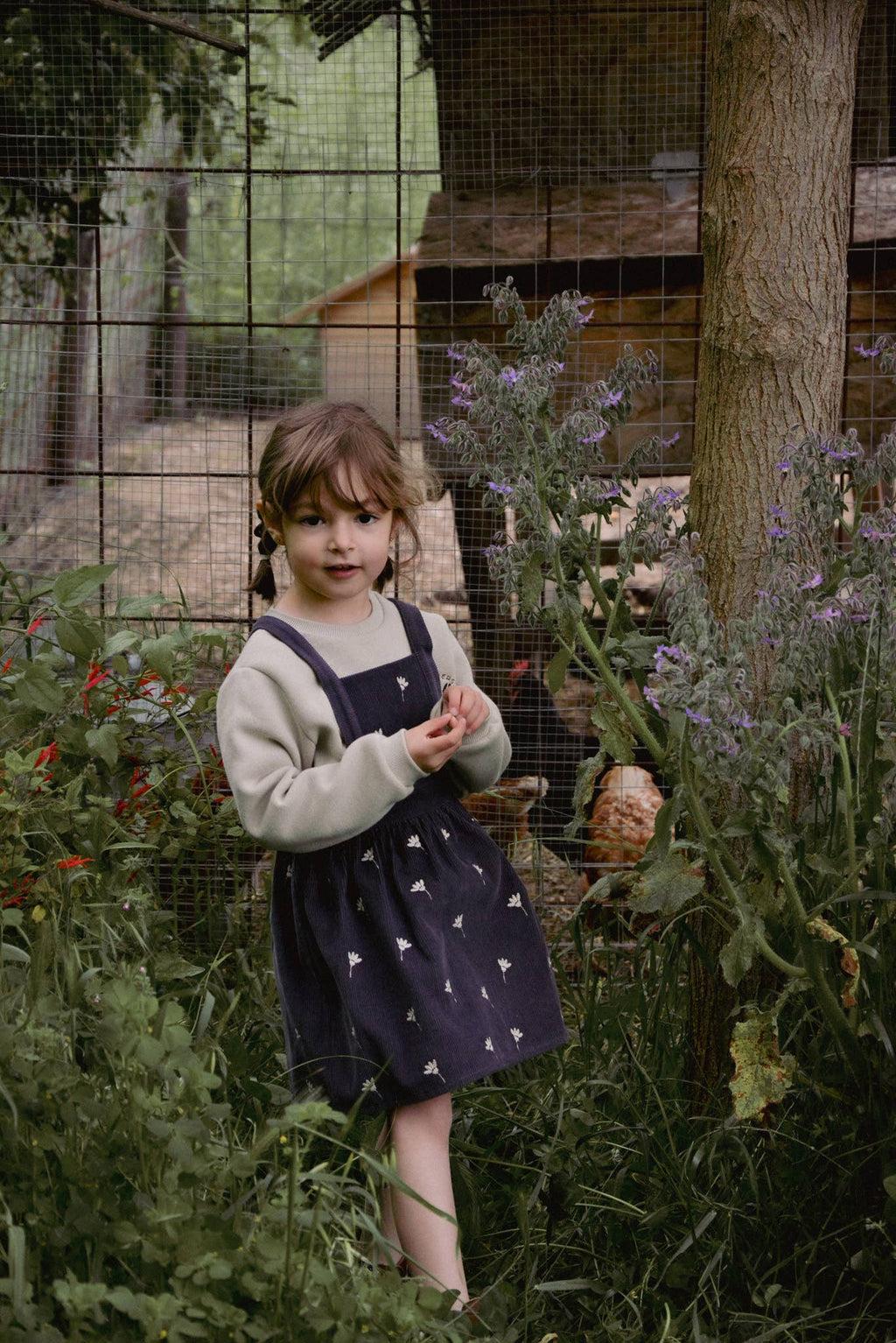 Eli und Nev - Baby Träger Cordkleid mit Blumenstickerei