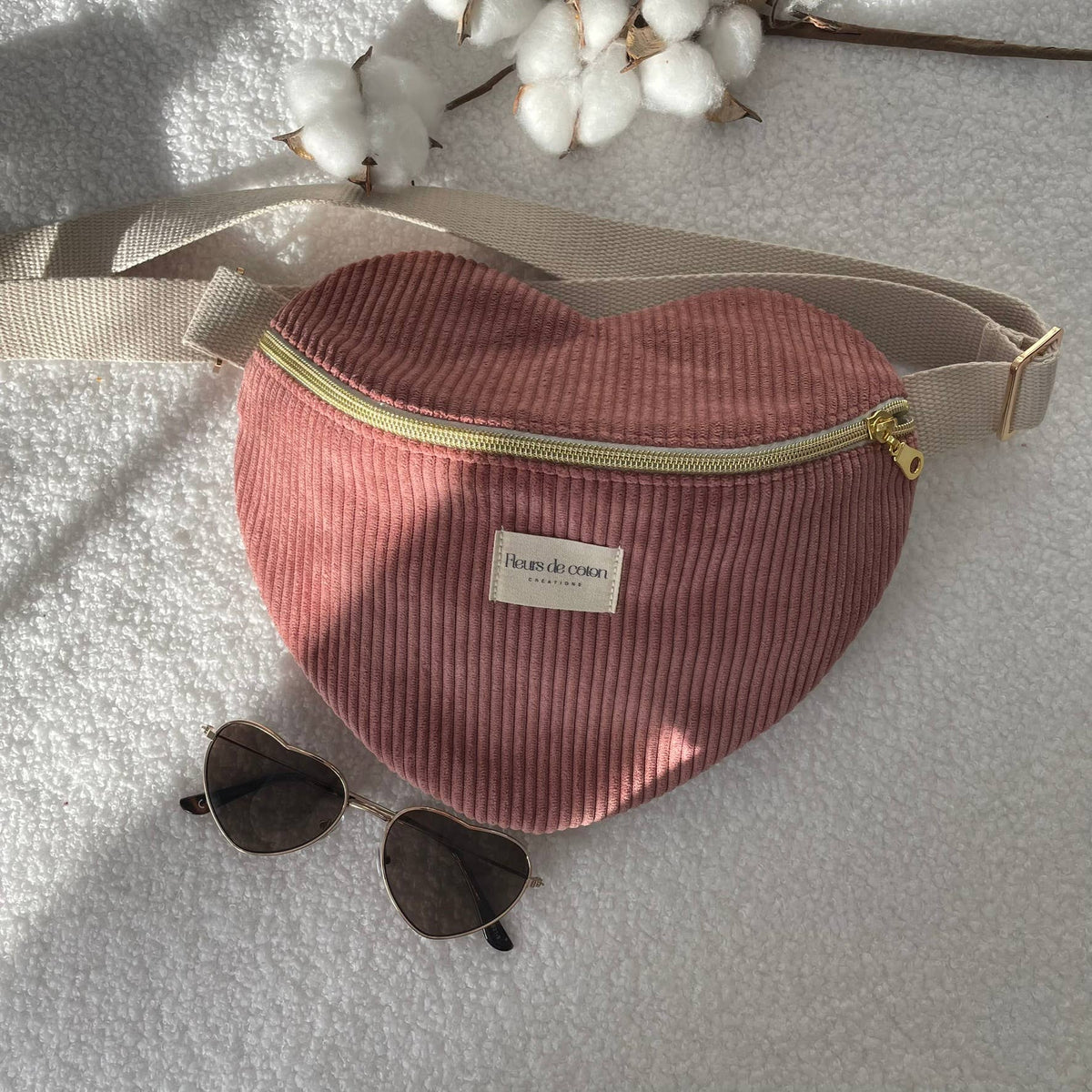 Gürteltasche mit Herz: Rosenholz