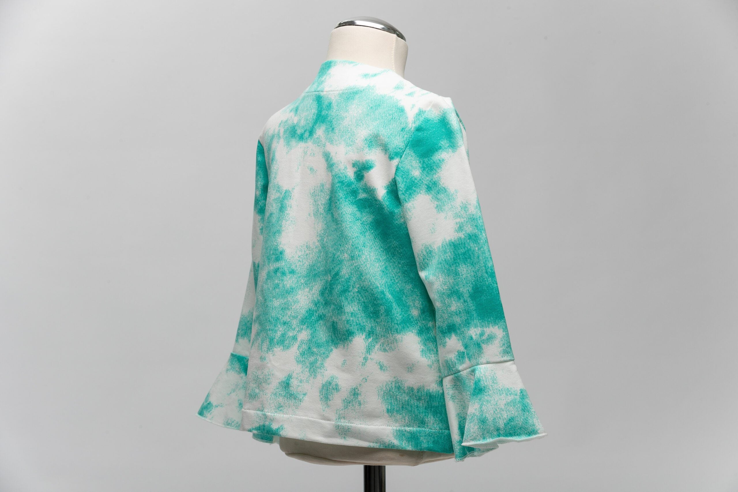 SOFIE & PAUL Jacke mit Batikeffekt aus Sommersweat mit Volantärmeln noch in Gr. 116/122 und Gr. 128/134 vorrätig - reduziert!