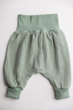 SOFIE & PAUL - Baby Pumphose aus Bio Baumwolle Musseline Farbe salbei