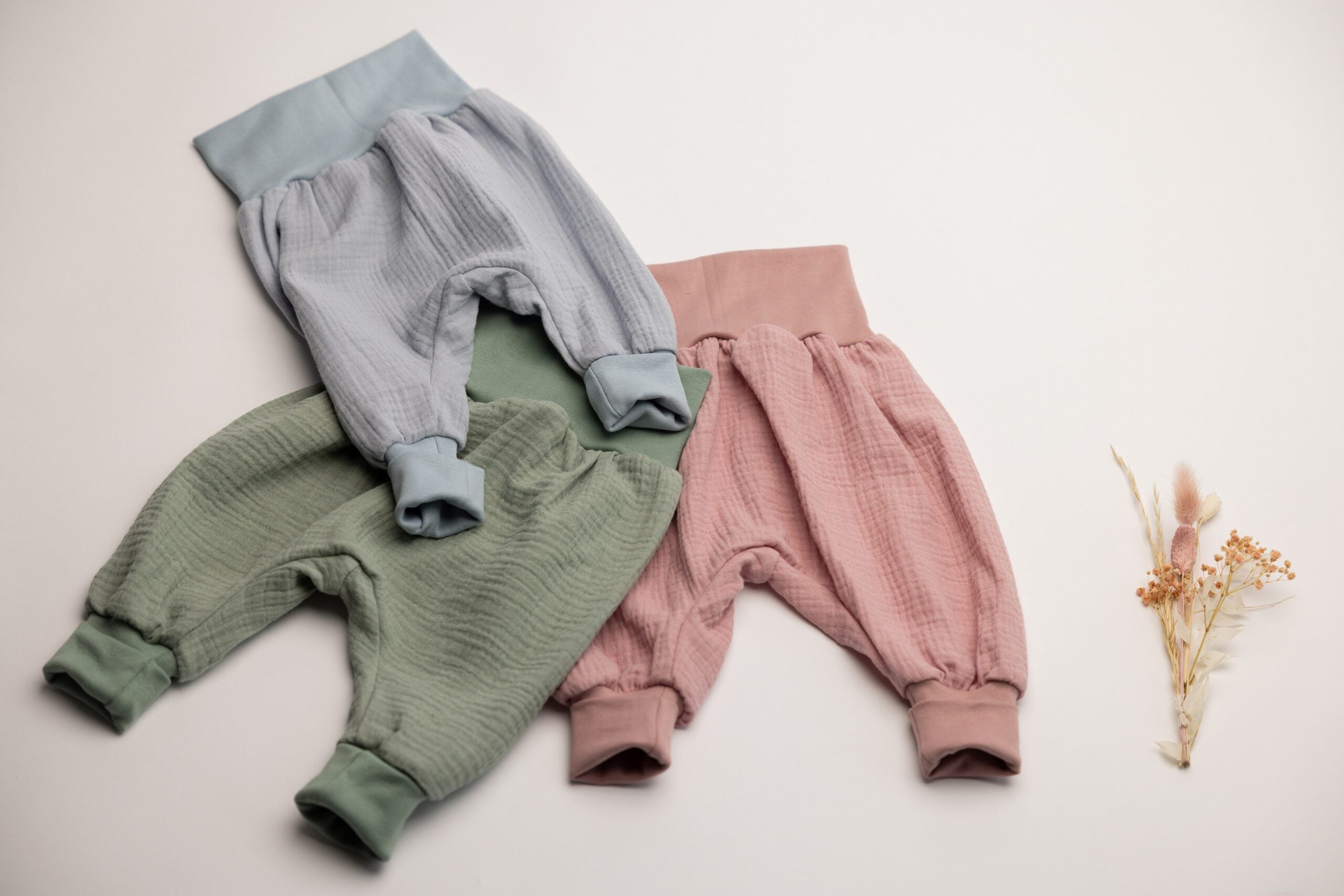 SOFIE & PAUL - Baby Pumphose aus Bio Baumwolle Musseline Farbe salbei