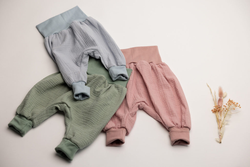 SOFIE & PAUL - Baby Pumphose aus Bio Baumwolle Musseline Farbe antique rose reduziert!
