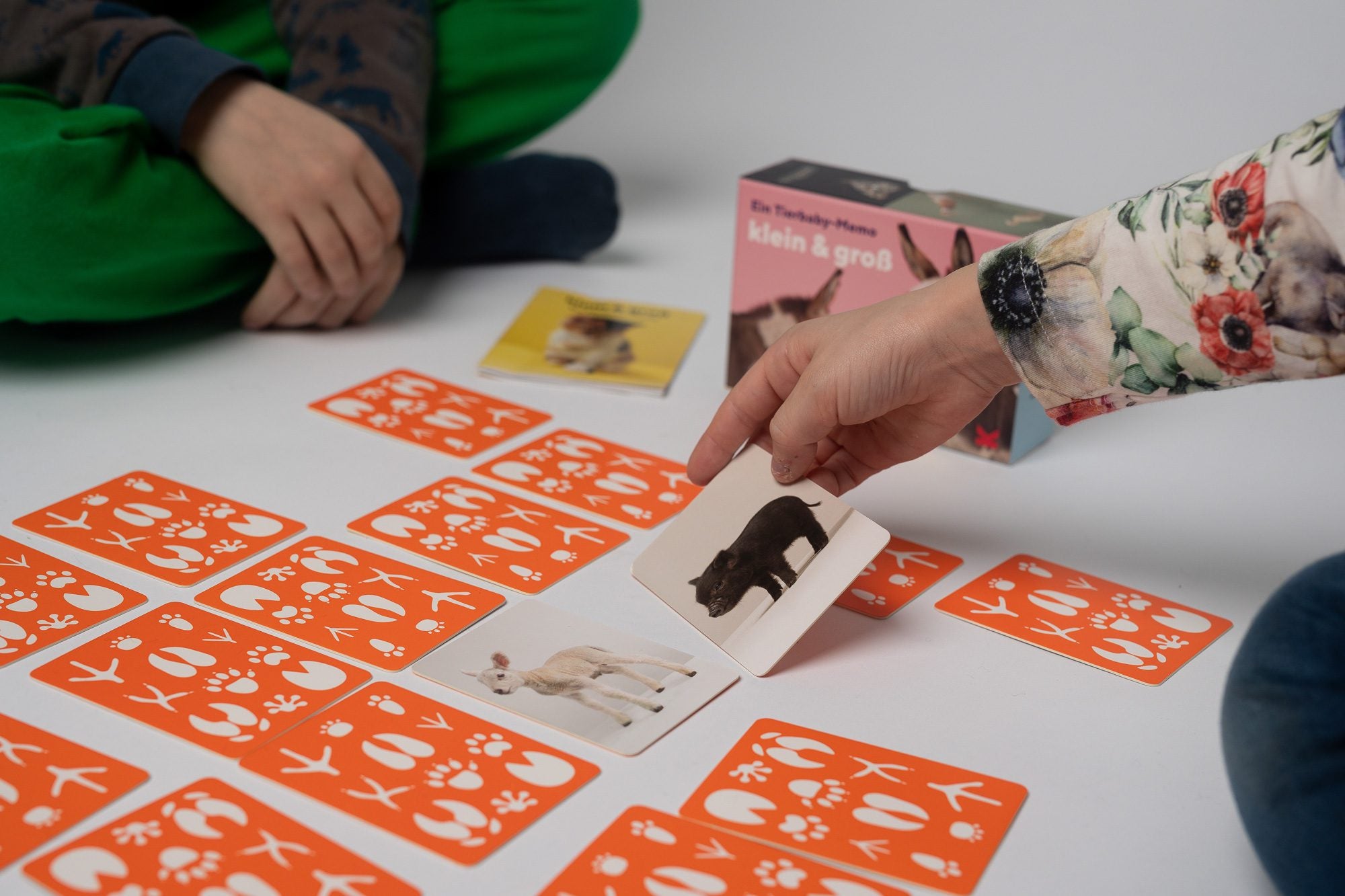 LAURENCE KING VERLAG -  "klein & groß" Ein Tierbaby-Memo