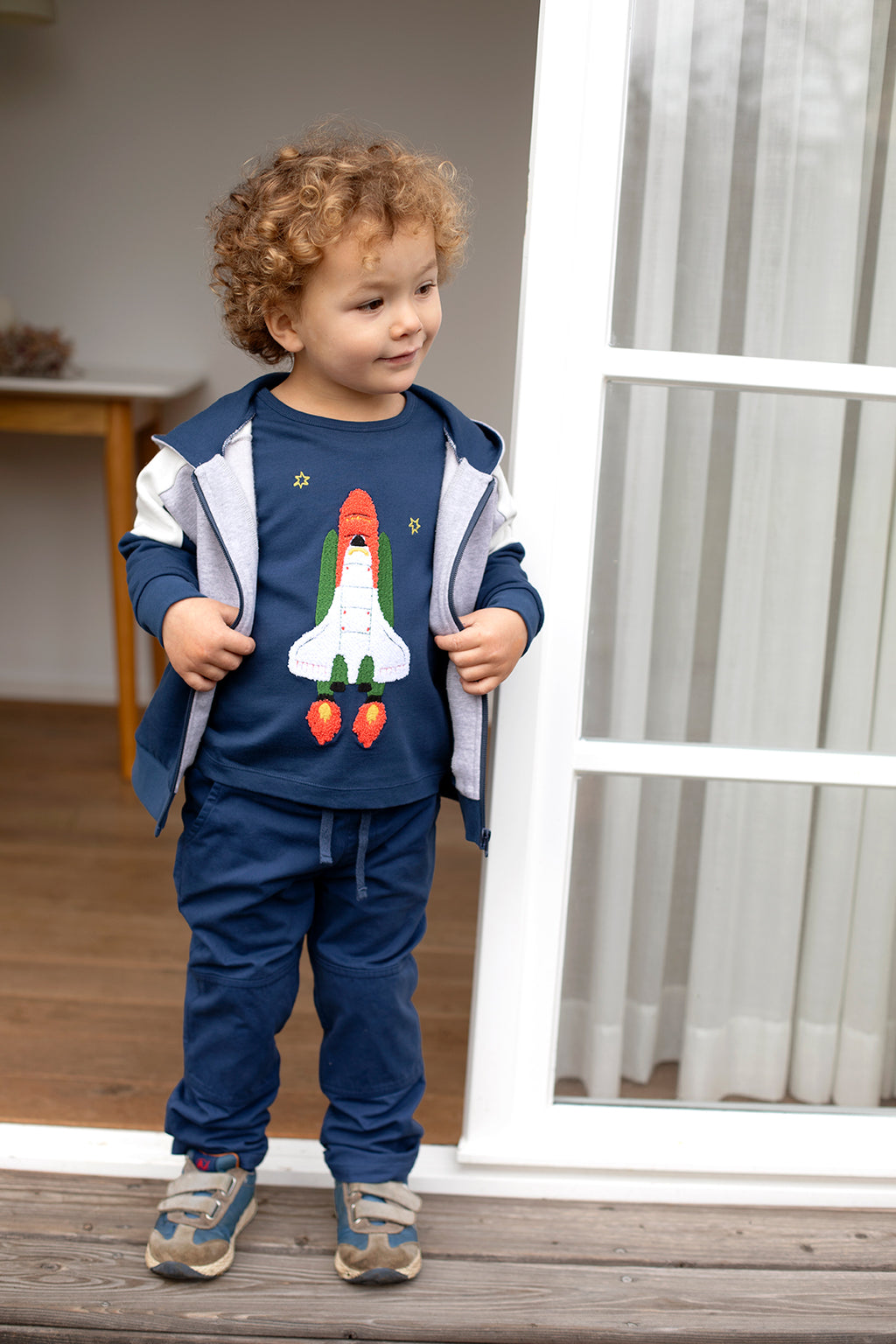 ENFANT TERRIBLE  Shirt mit Bouclé Raketenstickerei in midnight