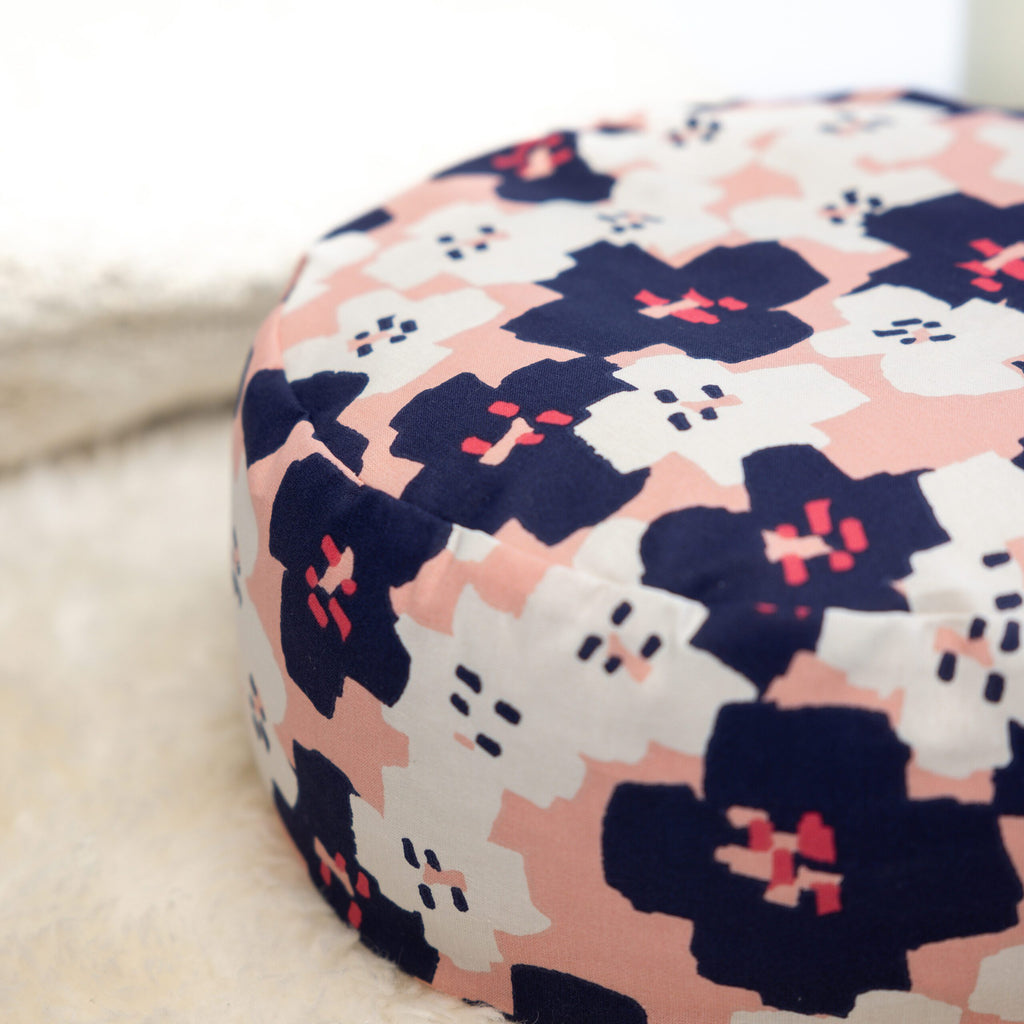 SOFIE & PAUL- Bodensitzkissen Yogakissen "Abstract Flower" rose/dark blue