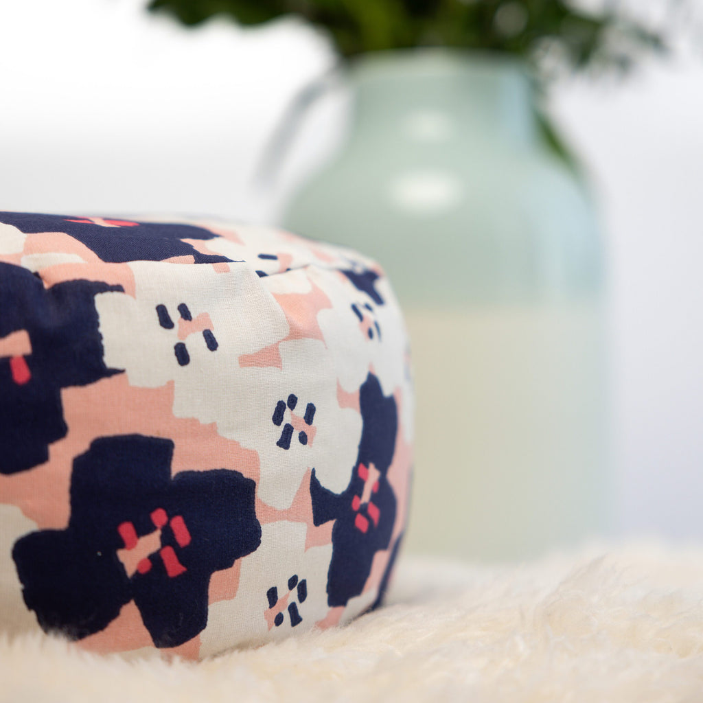SOFIE & PAUL- Bodensitzkissen Yogakissen "Abstract Flower" rose/dark blue