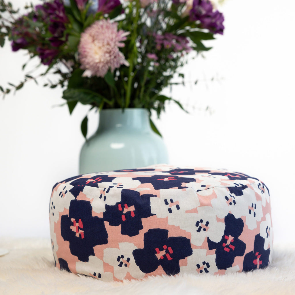 SOFIE & PAUL- Bodensitzkissen Yogakissen "Abstract Flower" rose/dark blue