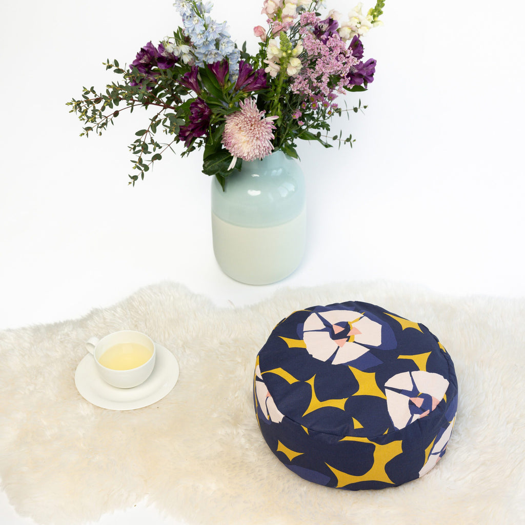 SOFIE & PAUL- Bodensitzkissen Yogakissen "Abstract Rose" rose/dark blue/yellow