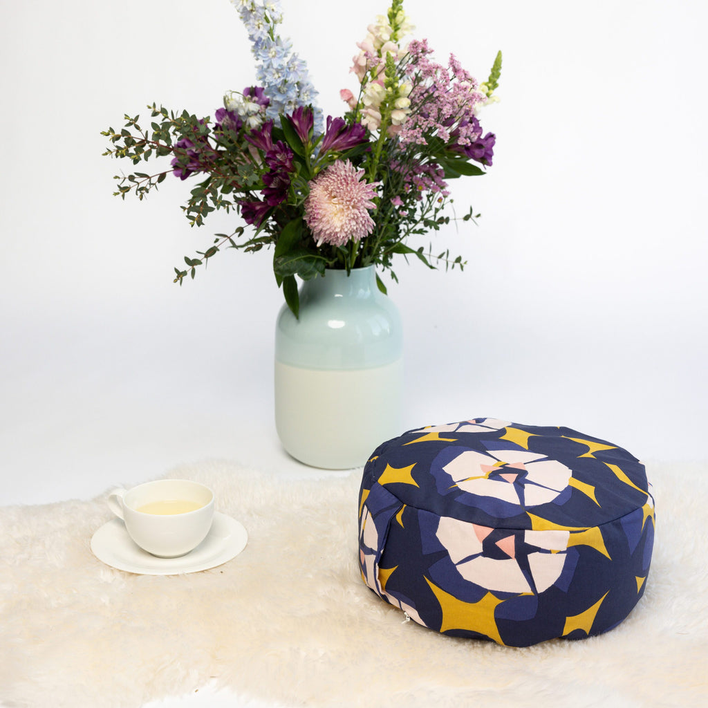SOFIE & PAUL- Bodensitzkissen Yogakissen "Abstract Rose" rose/dark blue/yellow