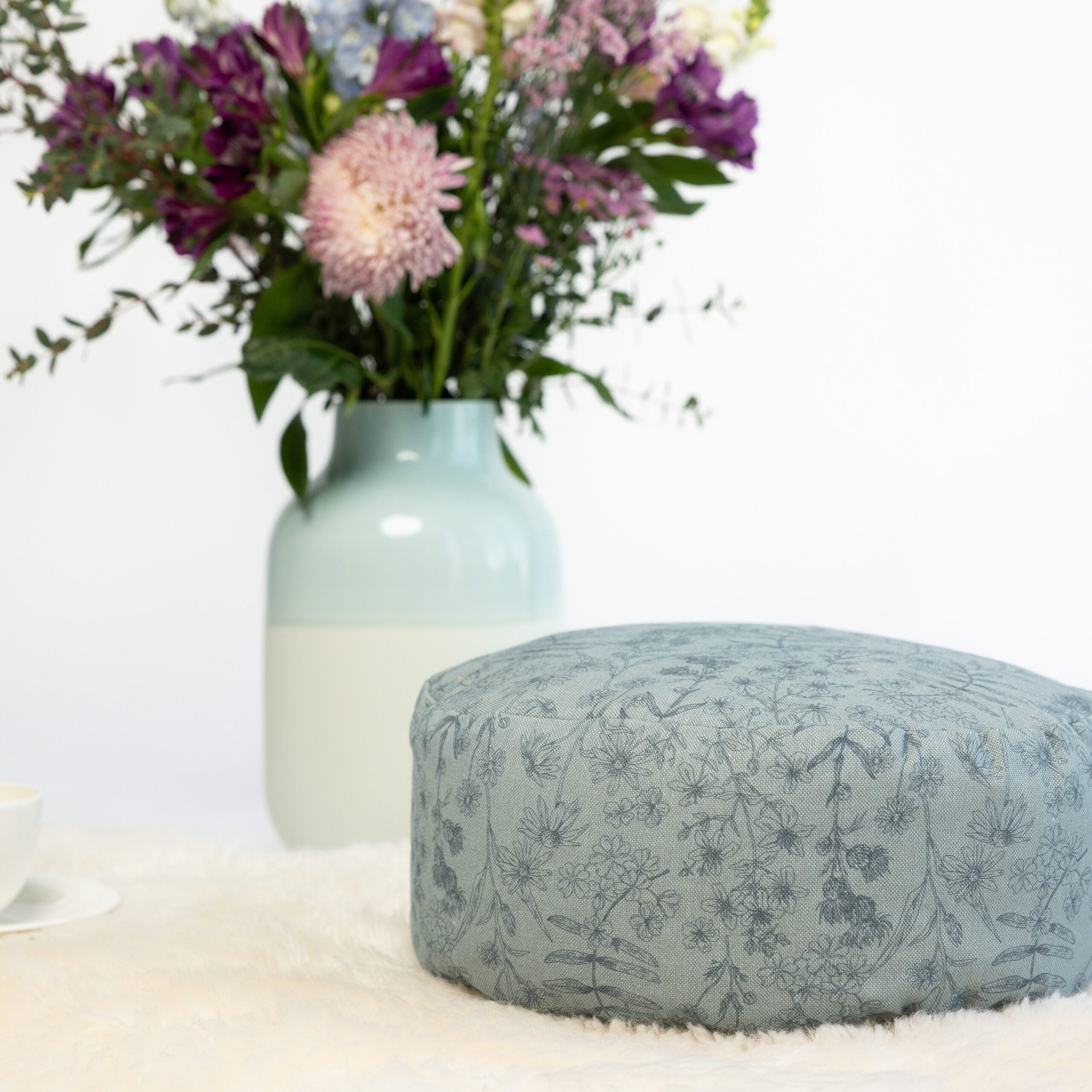 SOFIE & PAUL- Bodensitzkissen Yogakissen "Blue hour" Blumenprint blau