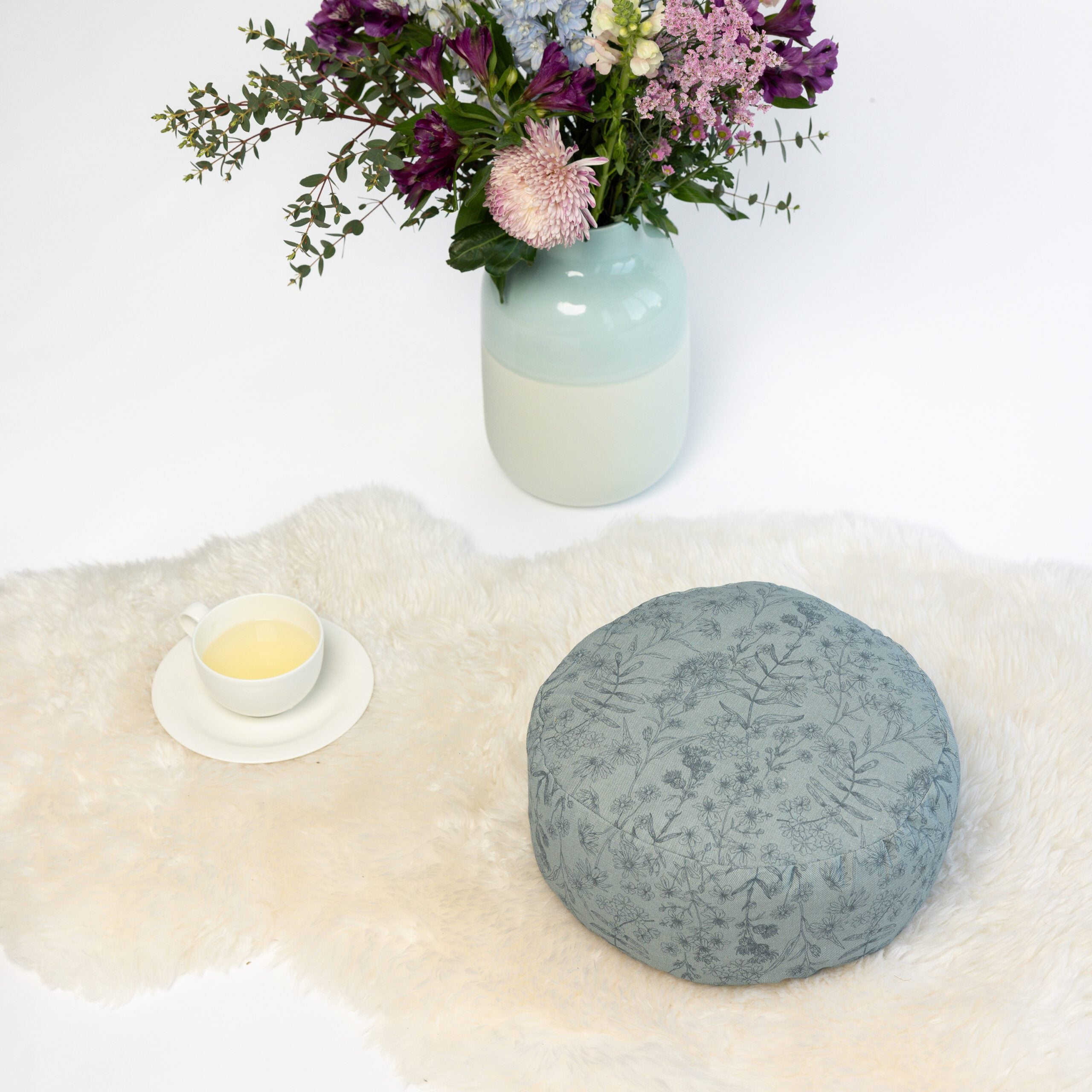SOFIE & PAUL- Bodensitzkissen Yogakissen "Blue hour" Blumenprint blau