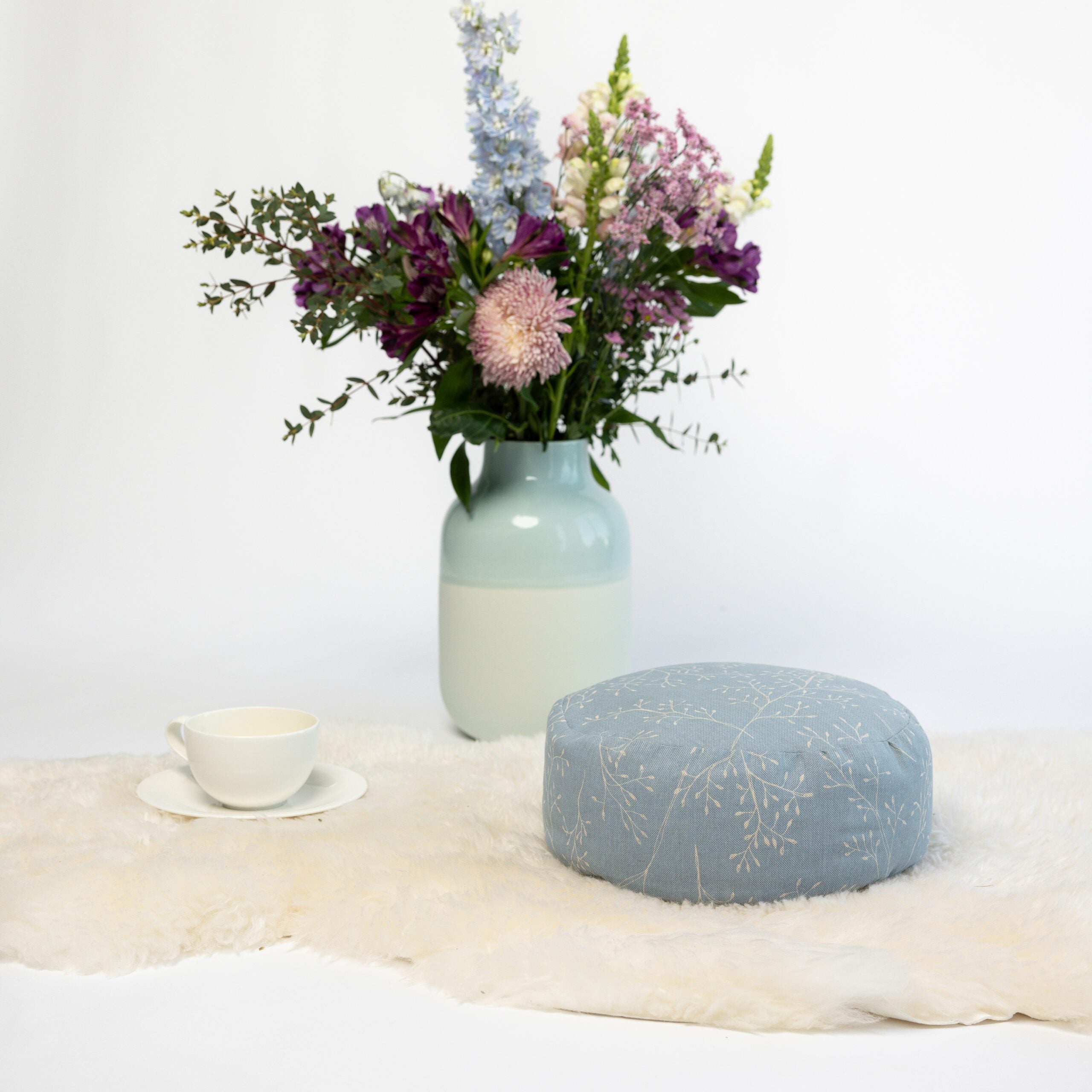 SOFIE & PAUL- Bodensitzkissen Yogakissen "Blaue Stunde" Zweigmotiv blau/beige Einzelstück!