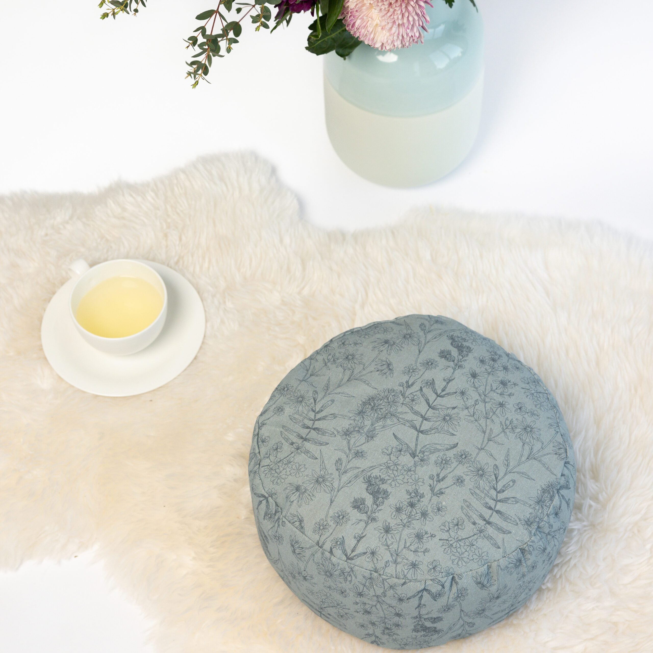 SOFIE & PAUL- Bodensitzkissen Yogakissen "Blue hour" Blumenprint blau