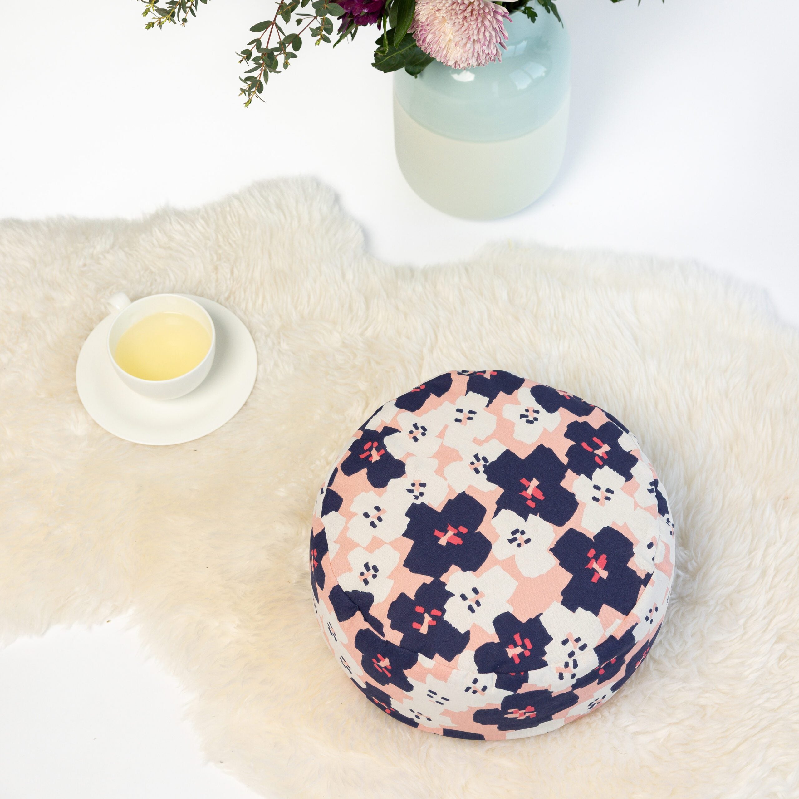 SOFIE & PAUL- Bodensitzkissen Yogakissen "Abstract Flower" rose/dark blue
