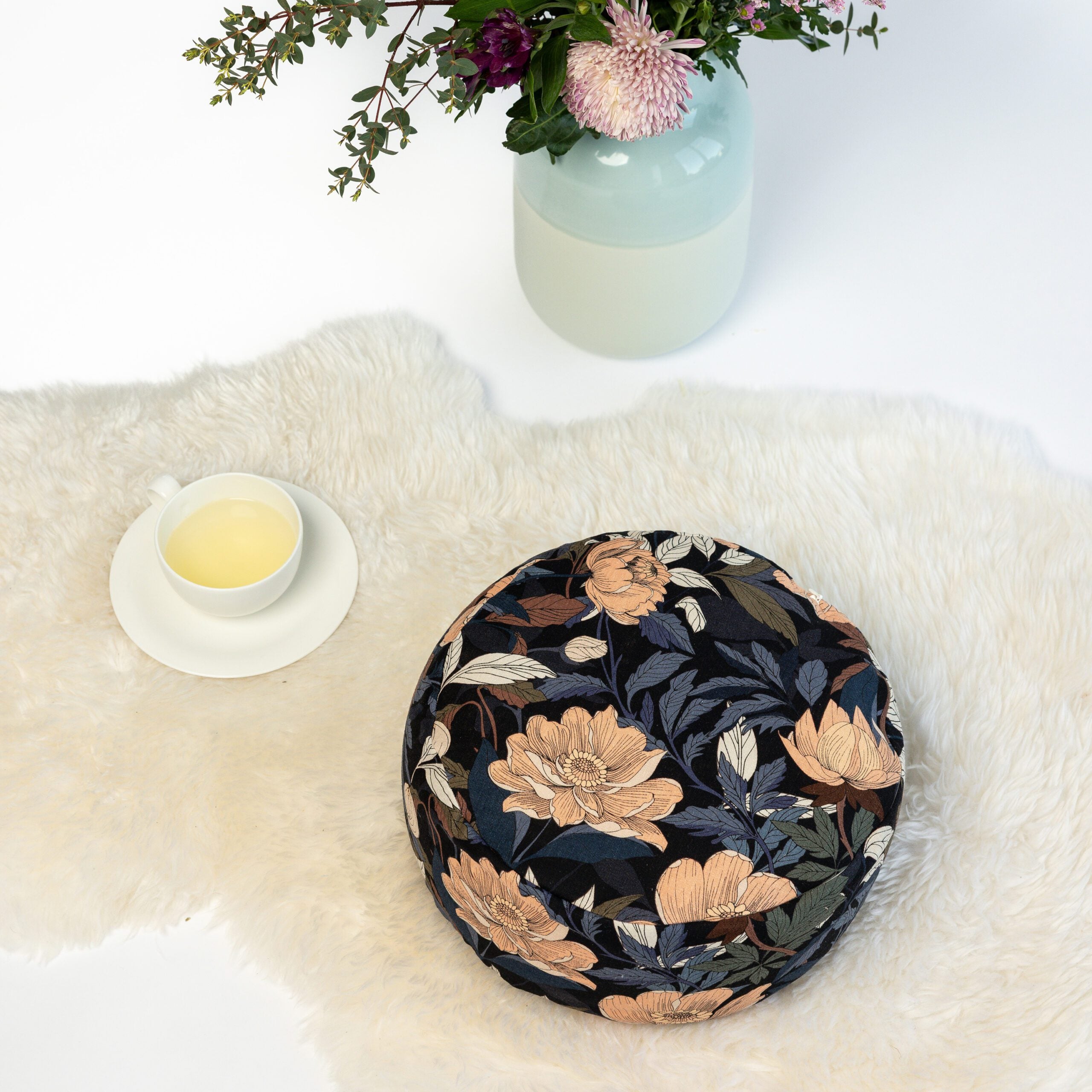 SOFIE & PAUL- Bodensitzkissen Yogakissen "Peony" zarter Pfingstrosendruck  auf Leinen/Viscose