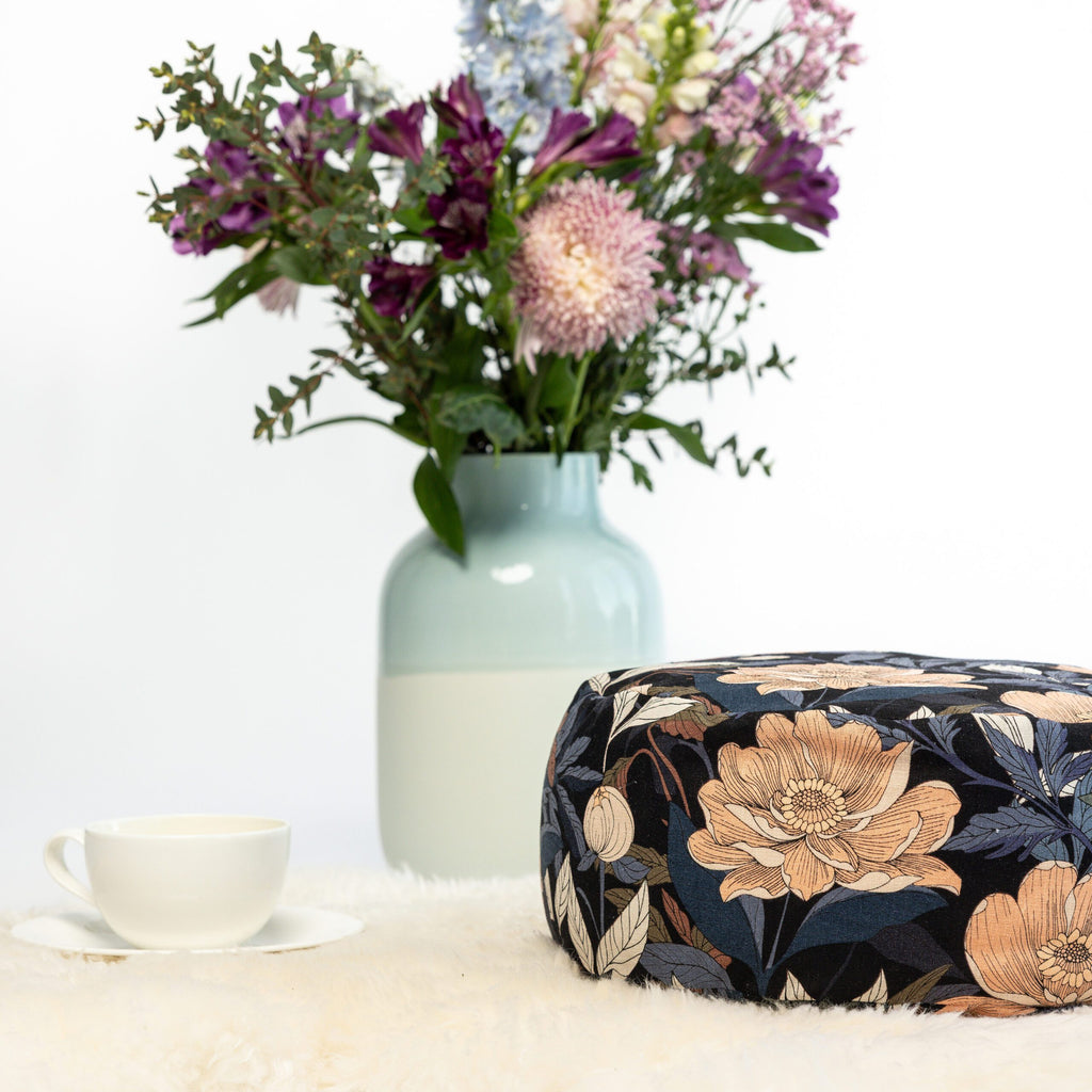 SOFIE & PAUL- Bodensitzkissen Yogakissen "Peony" zarter Pfingstrosendruck  auf Leinen/Viscose