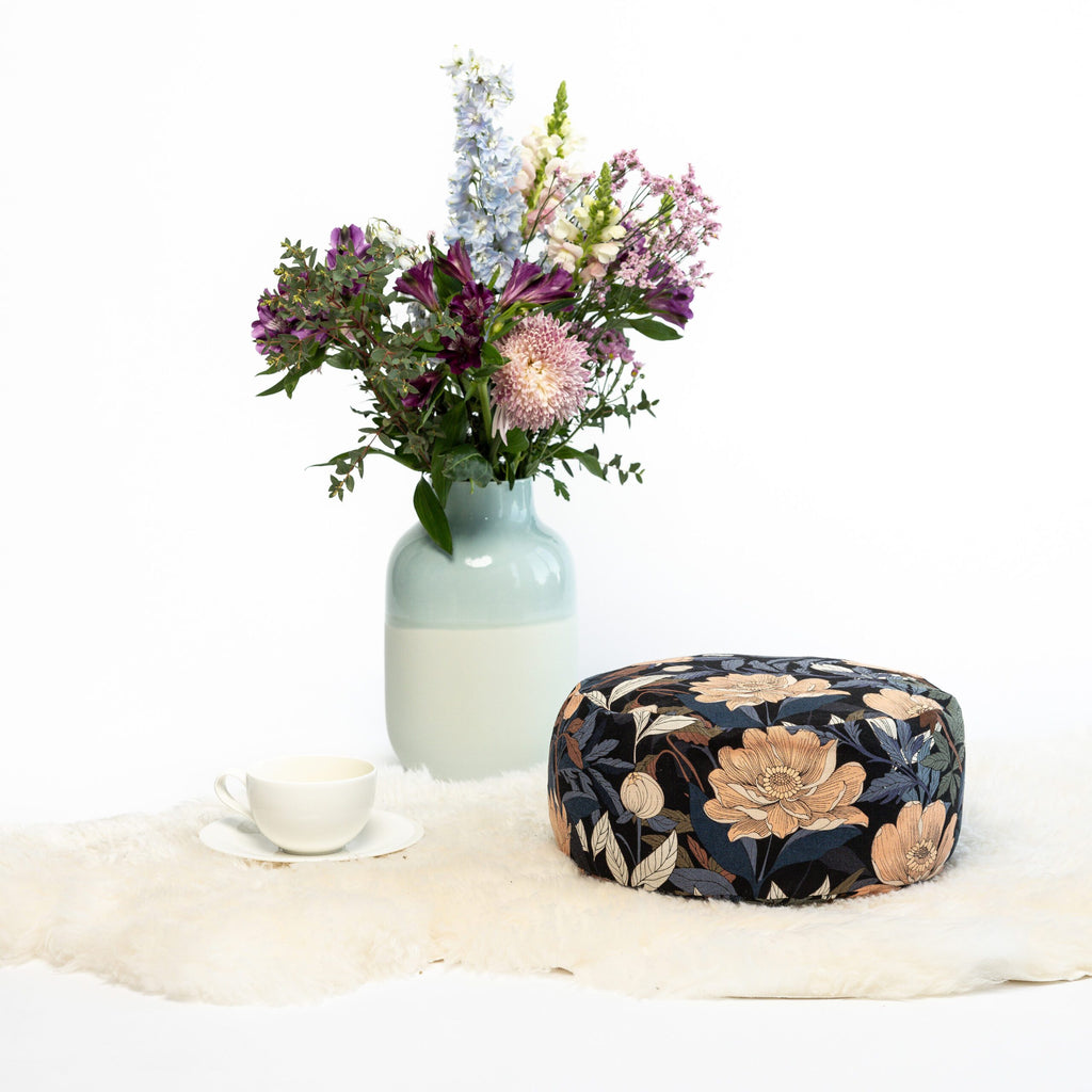 SOFIE & PAUL- Bodensitzkissen Yogakissen "Peony" zarter Pfingstrosendruck  auf Leinen/Viscose