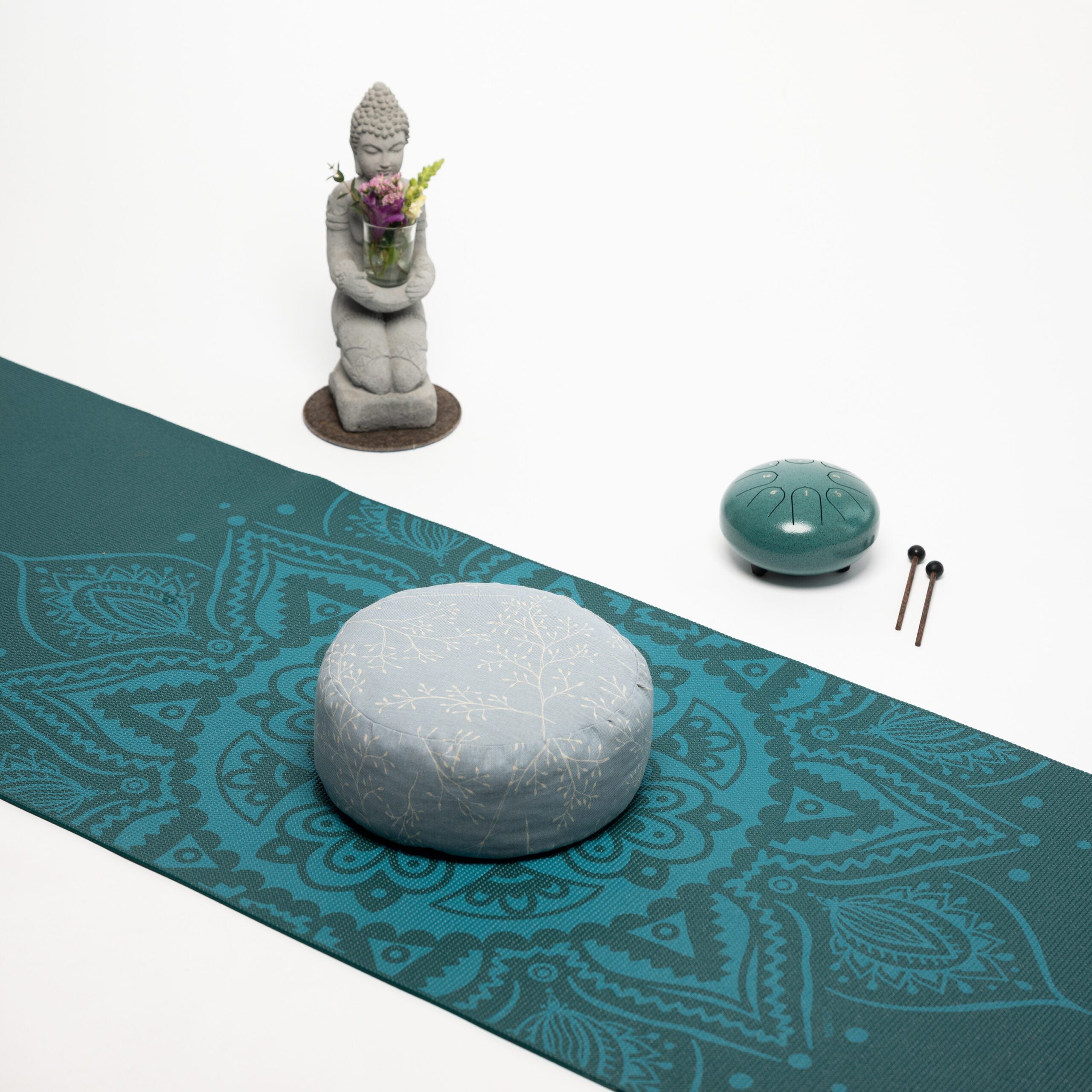 SOFIE & PAUL- Bodensitzkissen Yogakissen "Blaue Stunde" Zweigmotiv blau/beige Einzelstück!