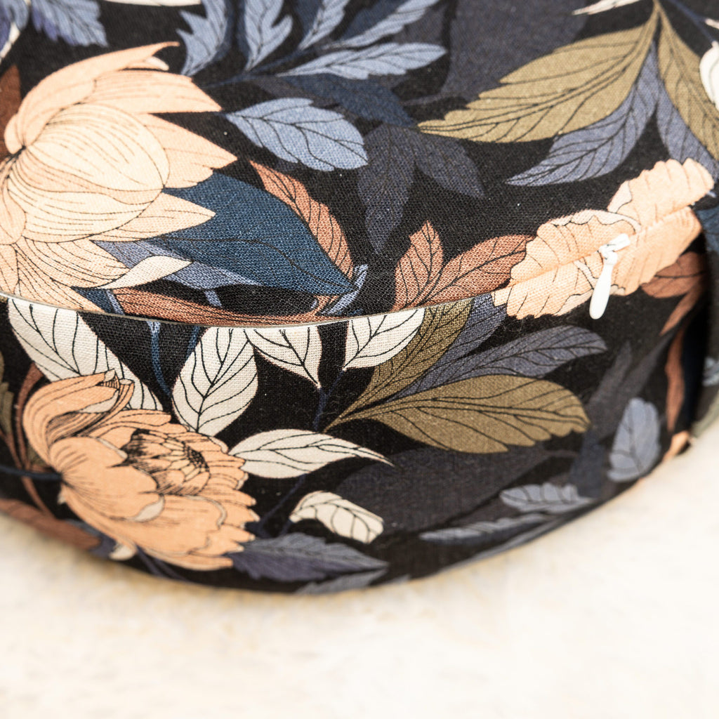 SOFIE & PAUL- Bodensitzkissen Yogakissen "Peony" zarter Pfingstrosendruck  auf Leinen/Viscose