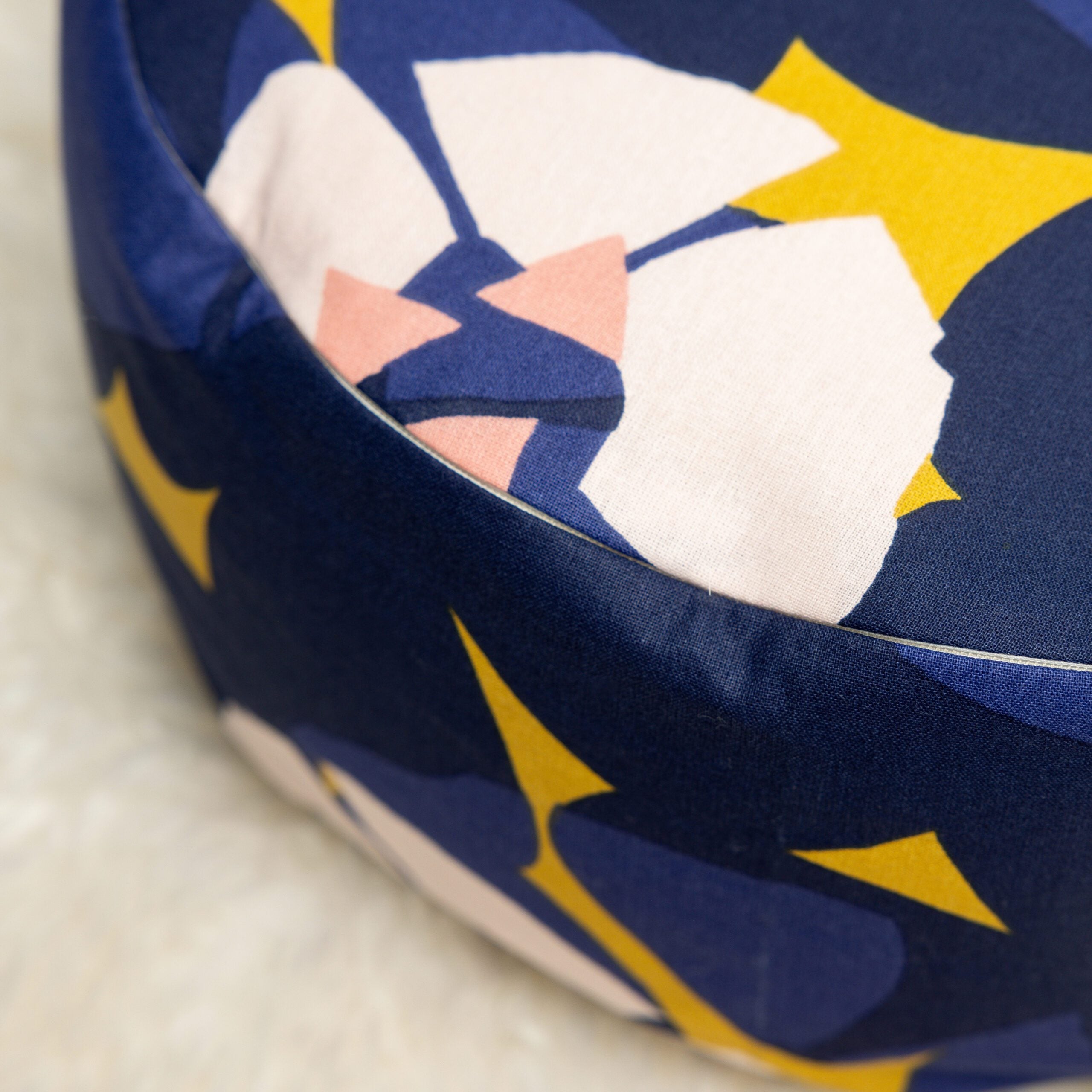 SOFIE & PAUL- Bodensitzkissen Yogakissen "Abstract Rose" rose/dark blue/yellow