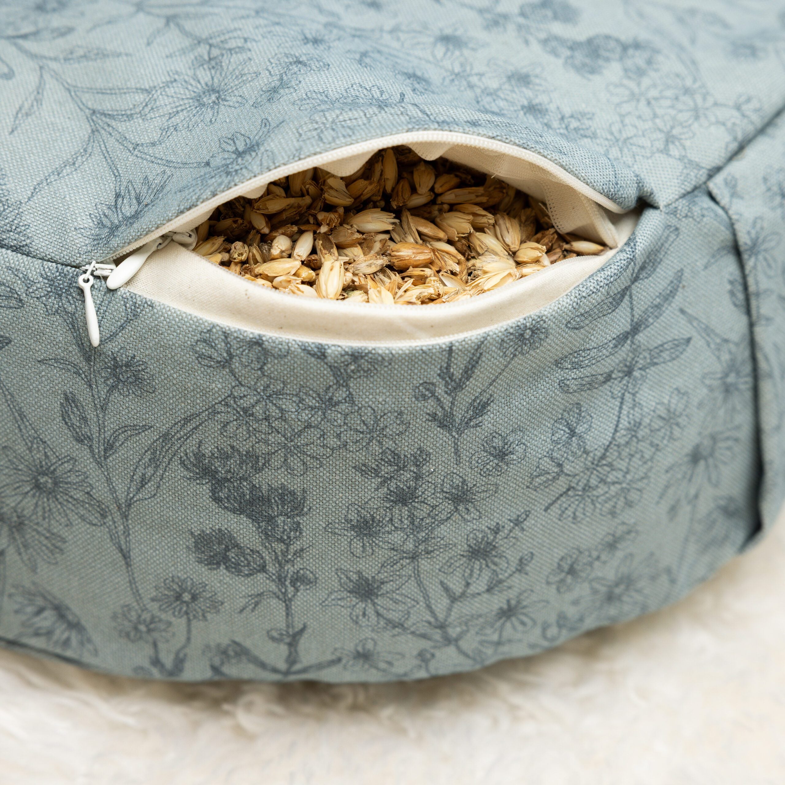 SOFIE & PAUL- Bodensitzkissen Yogakissen "Blue hour" Blumenprint blau