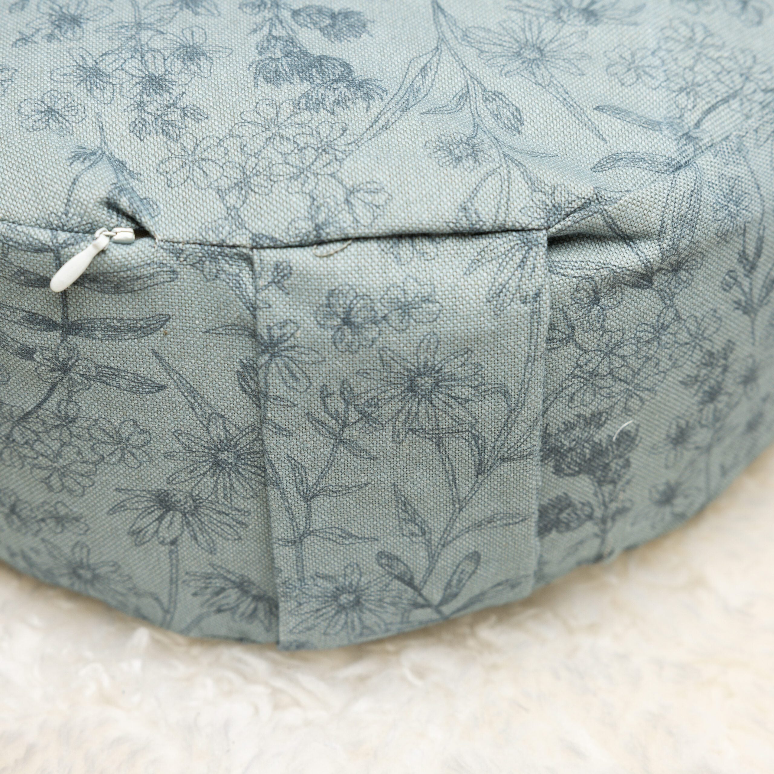 SOFIE & PAUL- Bodensitzkissen Yogakissen "Blue hour" Blumenprint blau