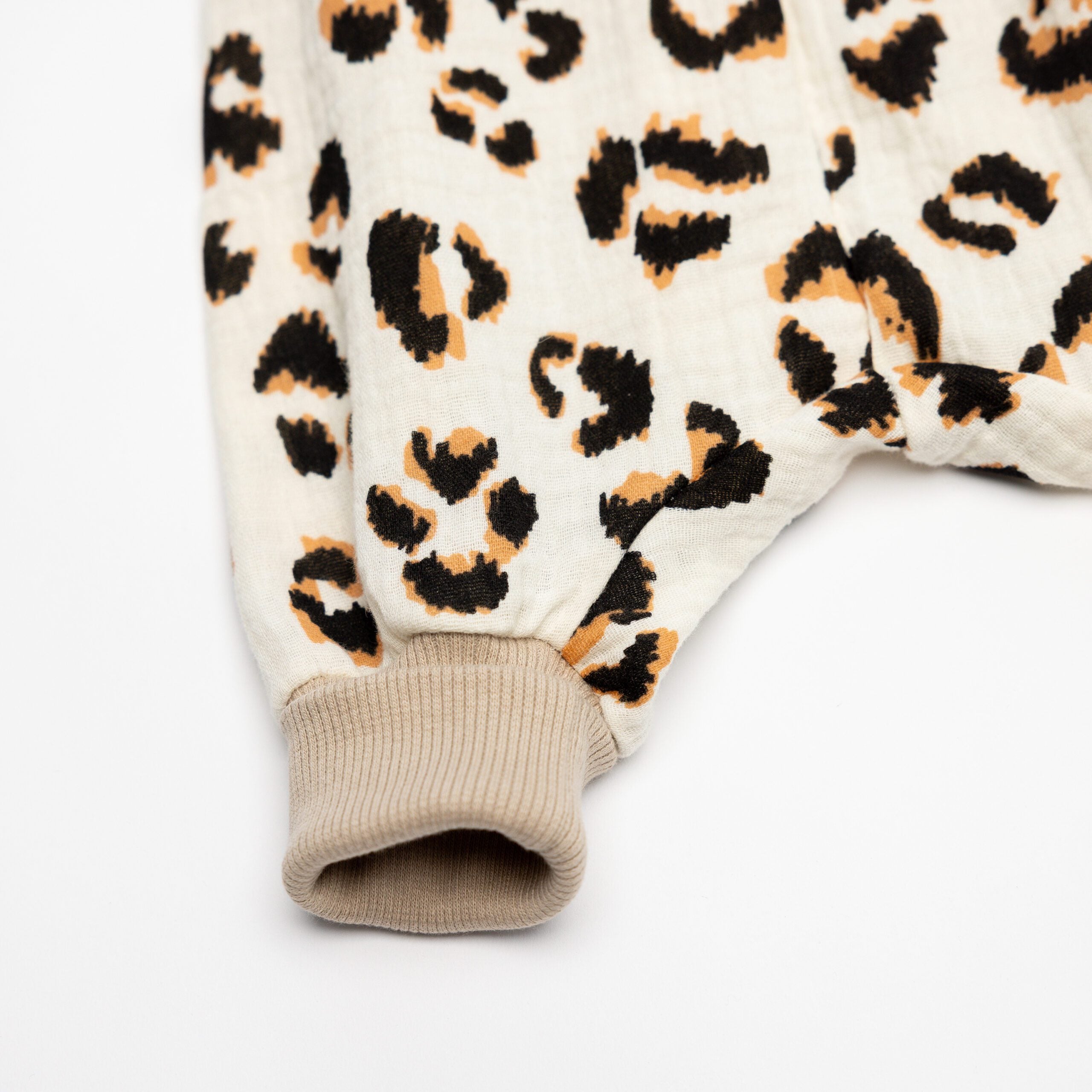 SOFIE & PAUL - Baby Pumphose aus Biobaumwolle Musseline Leoprint creme