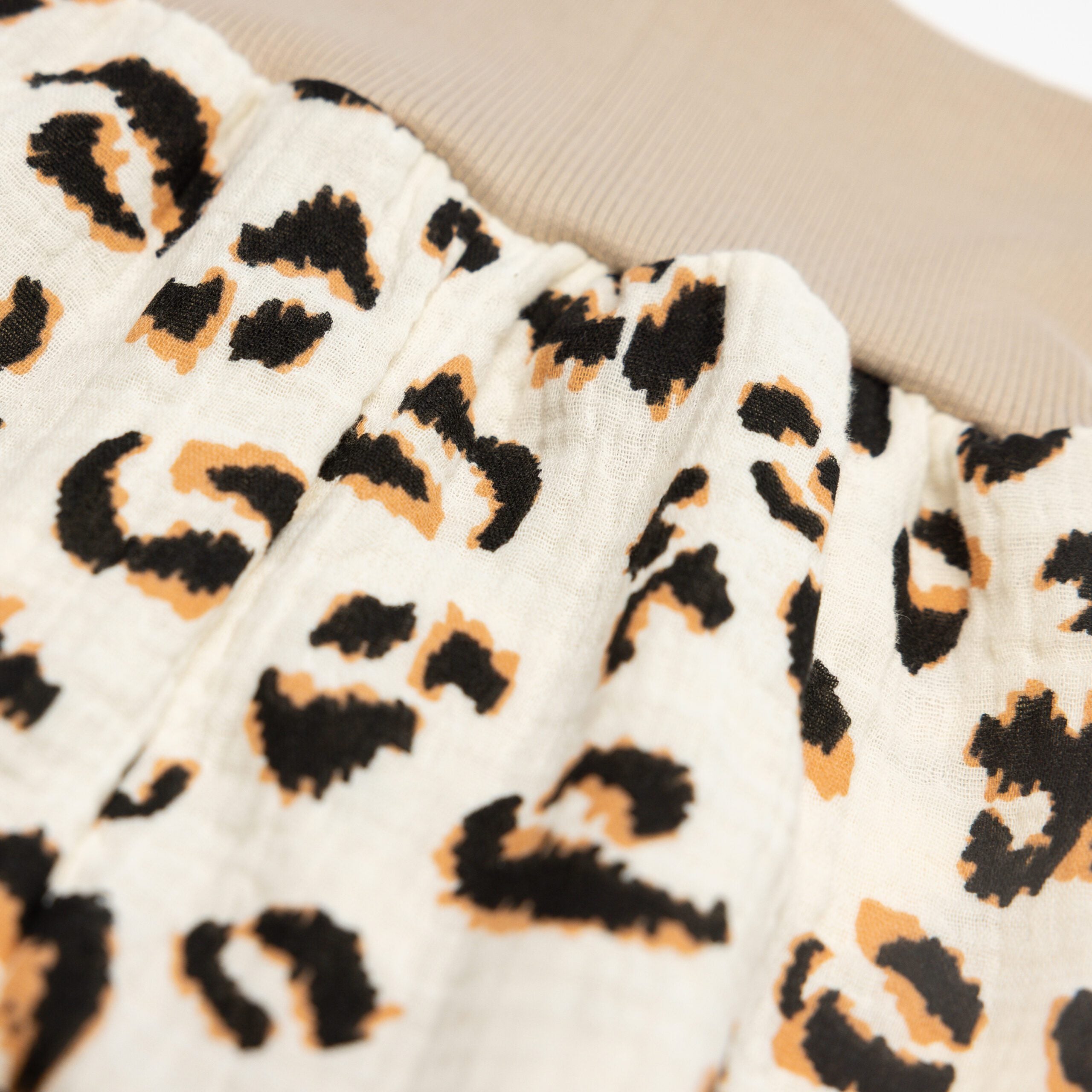 SOFIE & PAUL - Baby Pumphose aus Biobaumwolle Musseline Leoprint creme