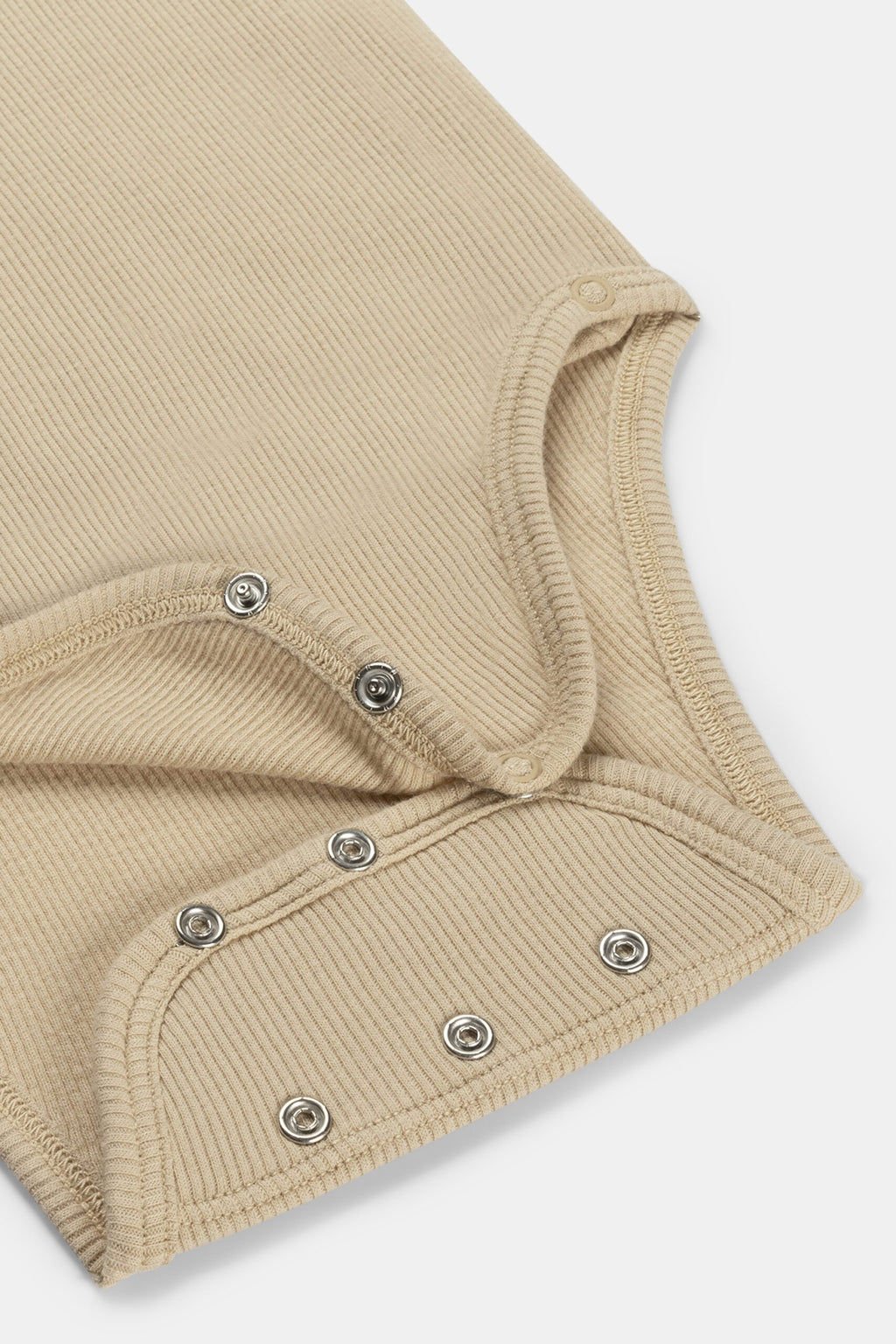 Gerippter Babybody aus 100% Biobaumwolle GOTS zertifiziert und größenverstellbar Farbe dune noch in Gr. 74/80 !