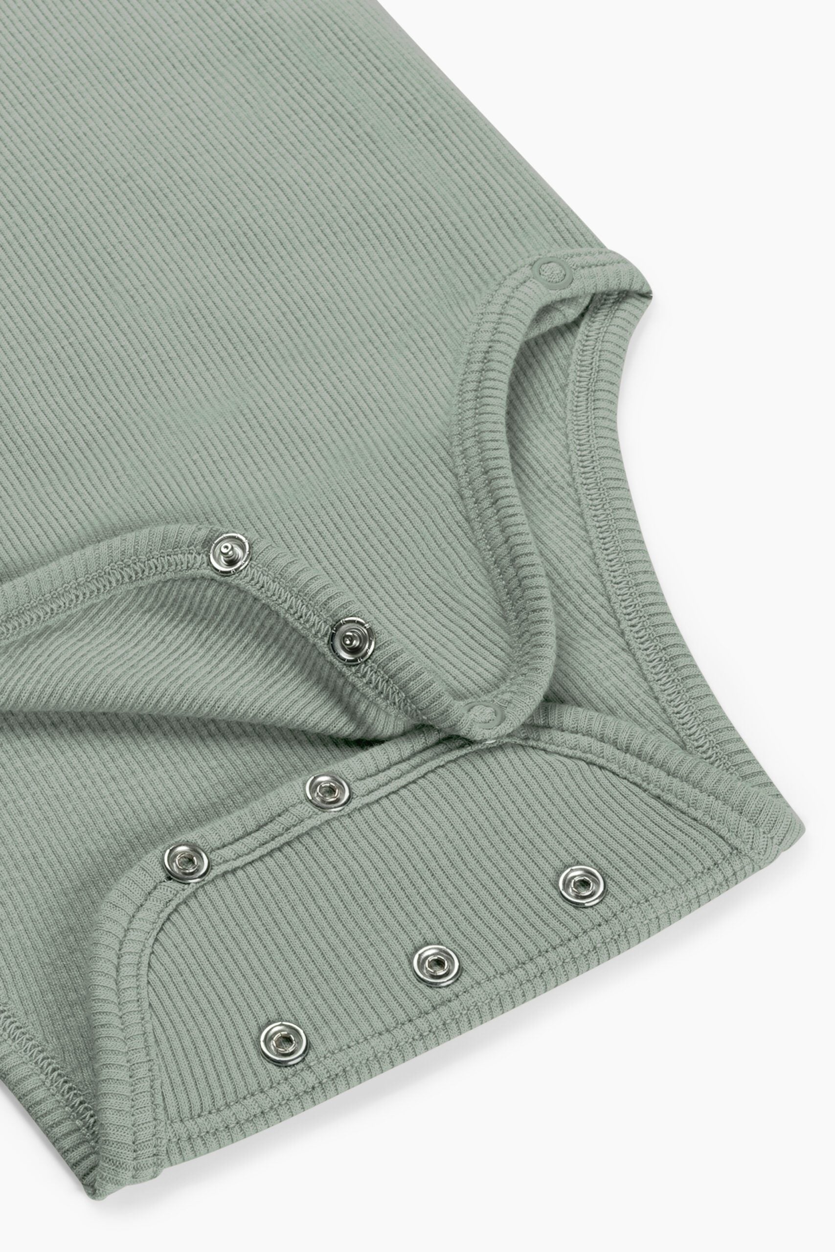 Gerippter Babybody aus 100% Biobaumwolle GOTS zertifiziert und größenverstellbar Farbe sage noch in Gr. 50/56 !