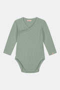 Gerippter Babybody aus 100% Biobaumwolle GOTS zertifiziert und größenverstellbar Farbe sage noch in Gr. 50/56 !