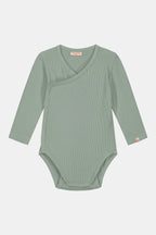 Gerippter Babybody aus 100% Biobaumwolle GOTS zertifiziert und größenverstellbar Farbe sage noch in Gr. 50/56 !