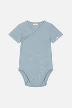 Wickelbody mit kurzen Ärmeln aus 100% Biobaumwolle GOTS zertifiziert und größenverstellbar Farbe breeze