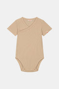 Wickelbody mit kurzen Ärmeln aus 100% Biobaumwolle GOTS zertifiziert und größenverstellbar Farbe dune