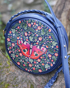 FABLE England Runde Tasche mit Schmetterlingsmotiv Chloe