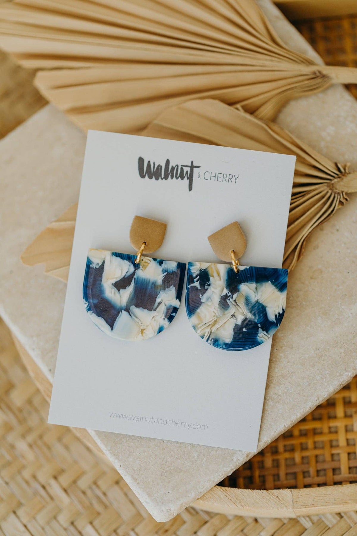 MELA -Ausdrucksstarke Statement Ohrringe in Blau & Beige